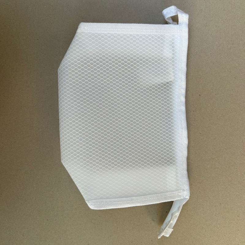 Şeffaf bir kozmetik çantası nasıl temizlenir?